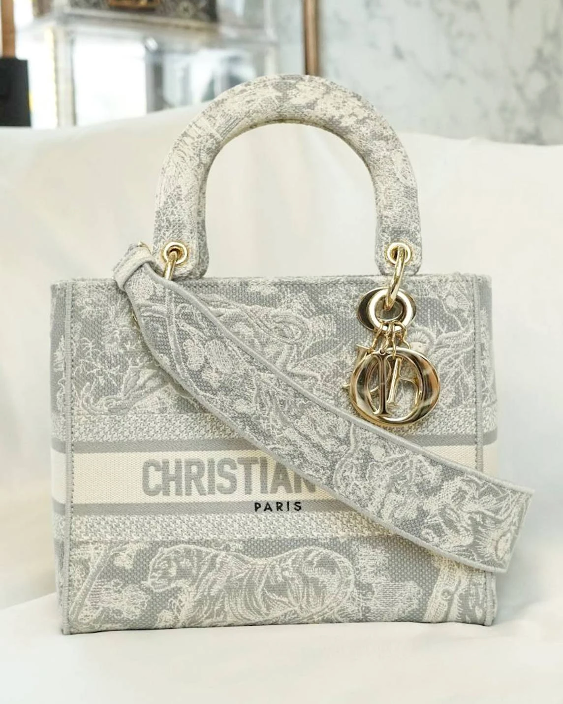 DIOR Medium Lady D-Lite สีเทา